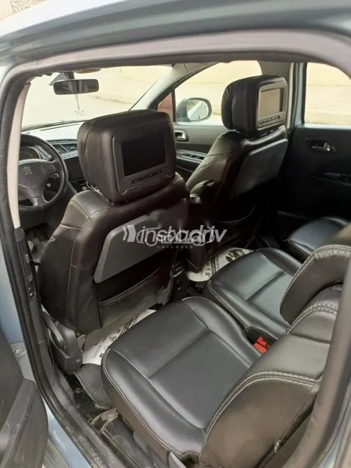 Peugeot 5008 2011 Cyan Used for Sale - 3