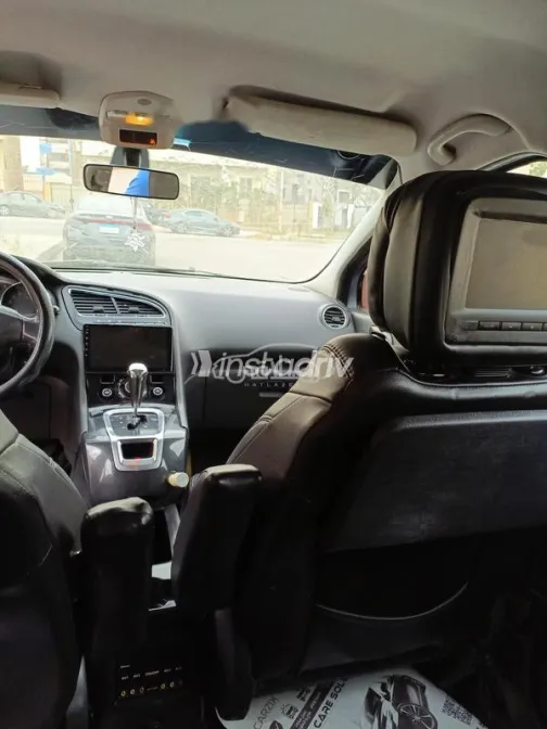 Peugeot 5008 2011 Cyan Used for Sale - 4