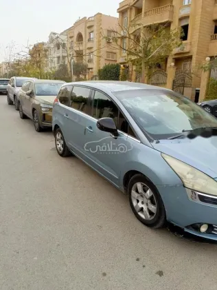 بيجو 5008 2011 سماوي مستعملة للبيع