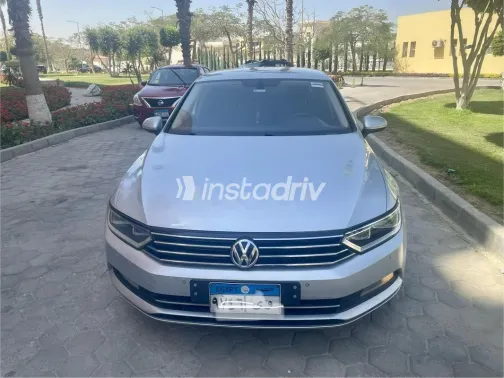 Volkswagen Passat 2017 White Used for Sale - 2