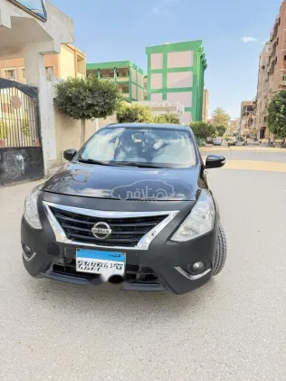 نيسان صنى 2019 أبيض مستعملة للبيع