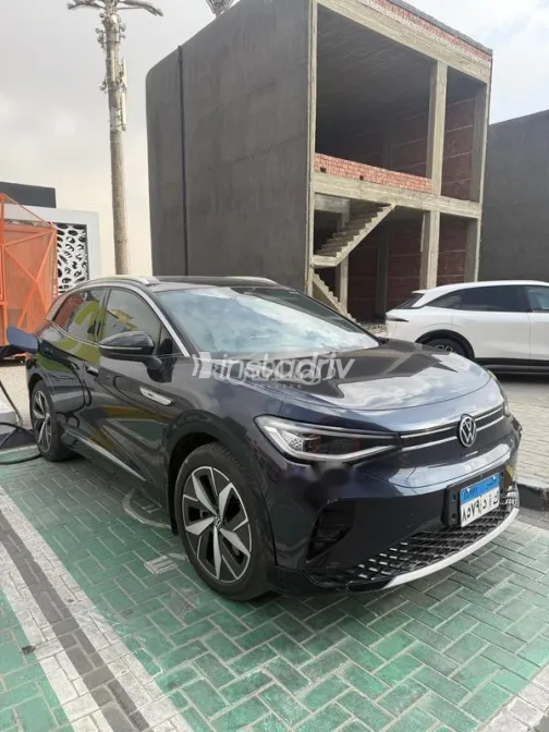 فولكس فاغن اي دي 4 2024 أزرق غامق مستعملة للبيع - 6