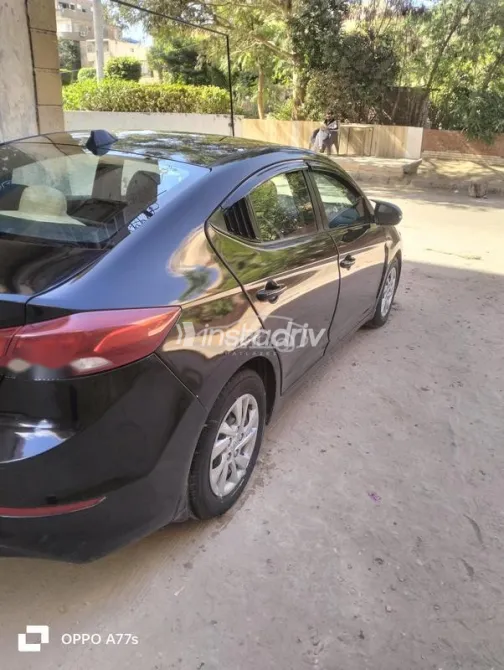 هيونداي إلنترا 2018 أبيض مستعملة للبيع - 2