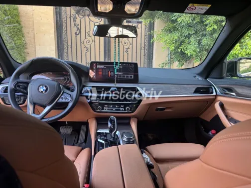 بي ام دبليو 520 2023 أبيض مستعملة للبيع - 2