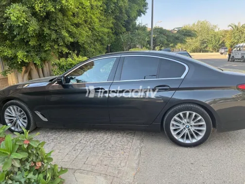 بي ام دبليو 520 2023 أبيض مستعملة للبيع - 7