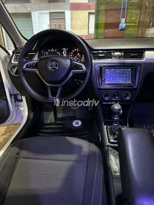 سكودا رابيد 2015 أبيض مستعملة للبيع - 3