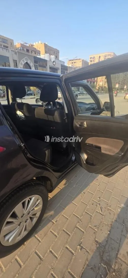 سوزوكى سويفت 2016 بنفسجي مستعملة للبيع - 3