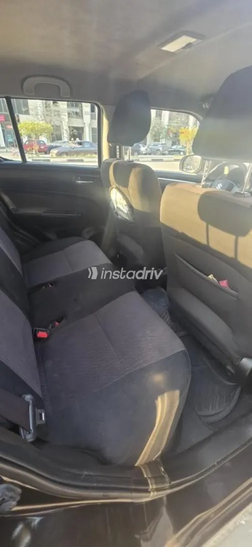 سوزوكى سويفت 2016 بنفسجي مستعملة للبيع - 4