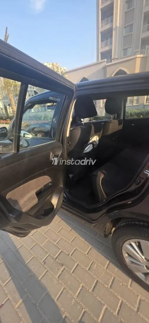 سوزوكى سويفت 2016 بنفسجي مستعملة للبيع - 5