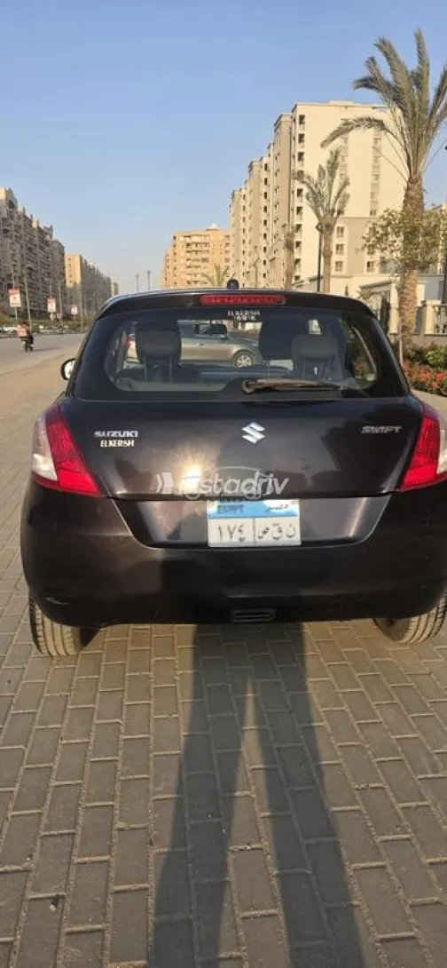 سوزوكى سويفت 2016 بنفسجي مستعملة للبيع - 10