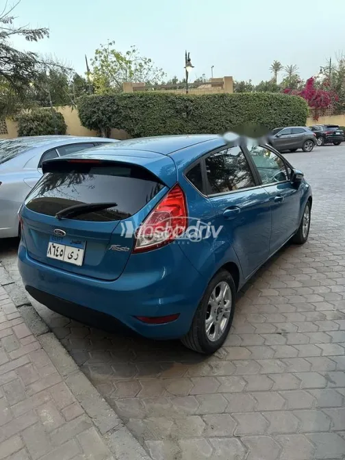 فورد فيستا 2014 أزرق مستعملة للبيع - 3