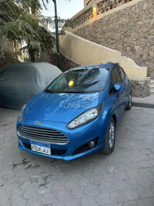 فورد فيستا 2014 أزرق مستعملة للبيع