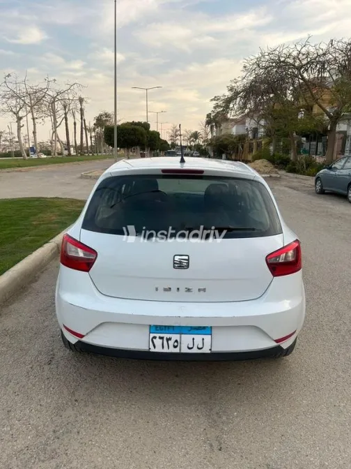 سيات ابيزا 2015 أبيض مستعملة للبيع - 2