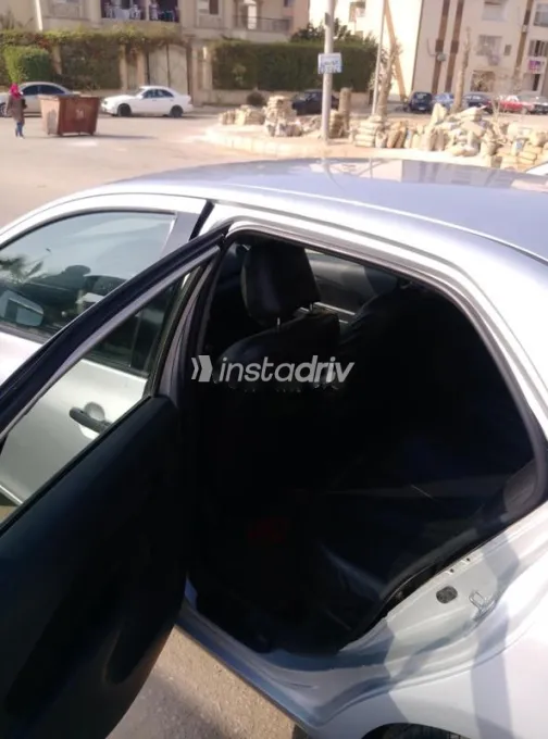 تويوتا ياريس 2008 فضي مستعملة للبيع - 2