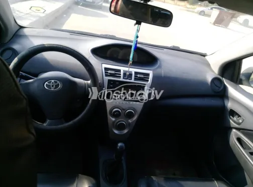تويوتا ياريس 2008 فضي مستعملة للبيع - 4