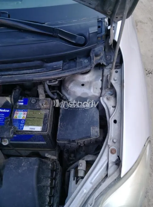 تويوتا ياريس 2008 فضي مستعملة للبيع - 6