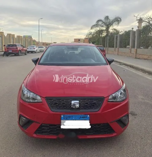 سيات ابيزا 2021 أحمر مستعملة للبيع - 1