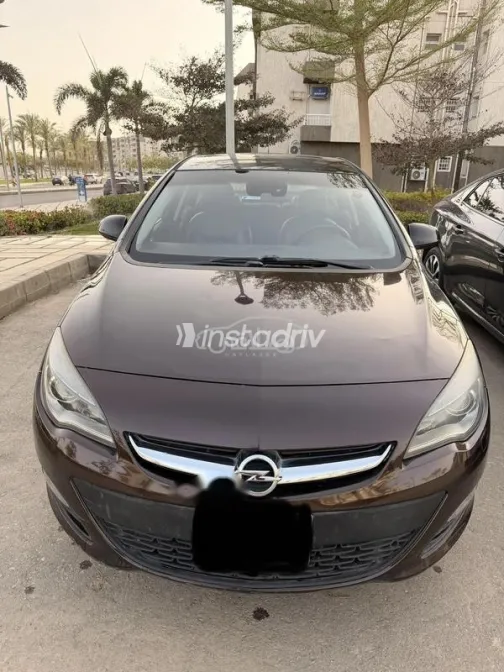 اوبل أسترا 2016 أبيض مستعملة للبيع - 1