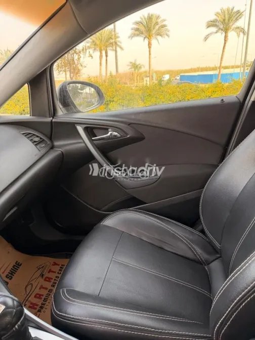 اوبل أسترا 2016 أبيض مستعملة للبيع - 7