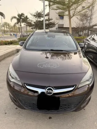 اوبل أسترا 2016 أبيض مستعملة للبيع
