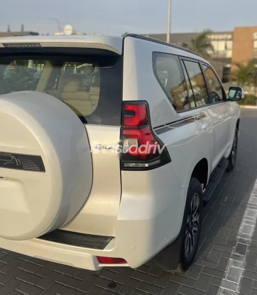 تويوتا برادو 2023 أبيض مستعملة للبيع - 5