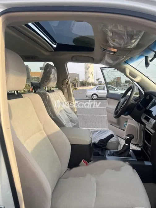 تويوتا برادو 2023 أبيض مستعملة للبيع - 8