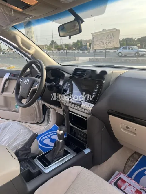 تويوتا برادو 2023 أبيض مستعملة للبيع - 10