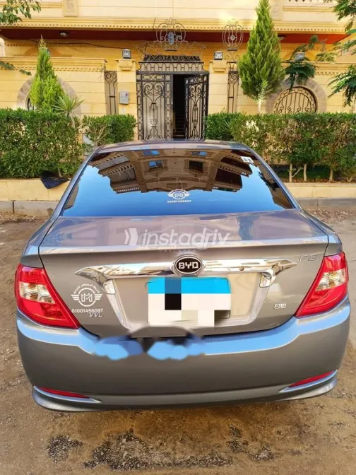 بى واى دى‬ F3 2025 أبيض مستعملة للبيع - 2