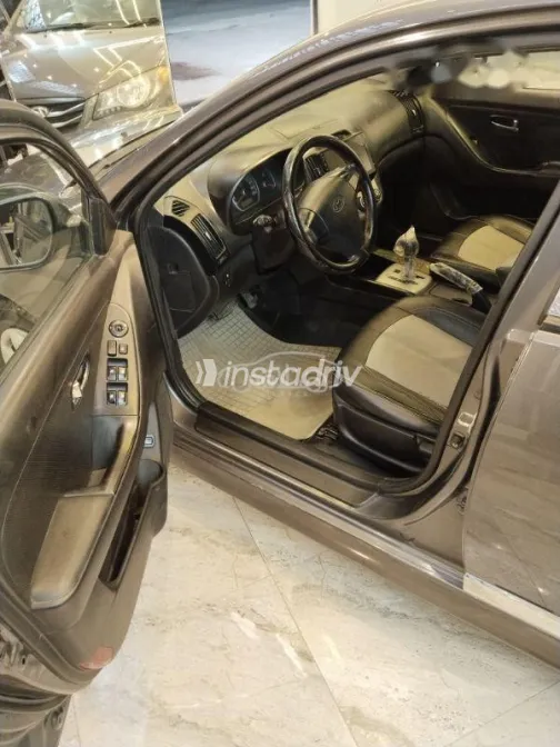 هيونداي إلنترا 2019 رمادي مستعملة للبيع - 8