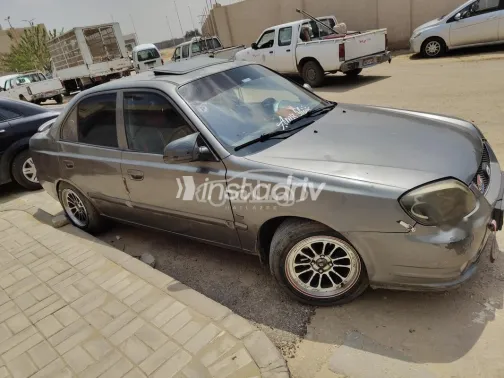 هيونداي فيرنا 2015 رمادي غامق مستعملة للبيع - 2