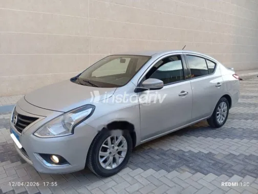 نيسان صنى 2019 فضي مستعملة للبيع - 2