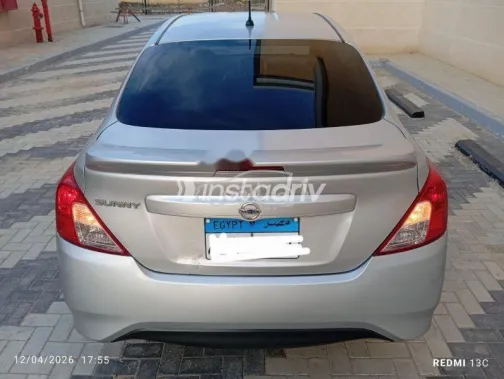 نيسان صنى 2019 فضي مستعملة للبيع - 3