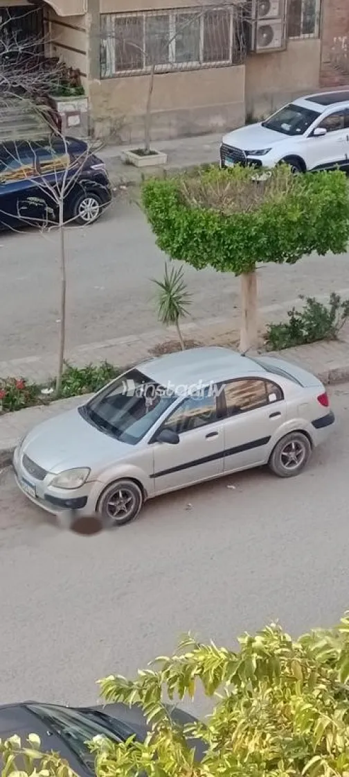 كيا ريو 2006 فضي مستعملة للبيع - 1