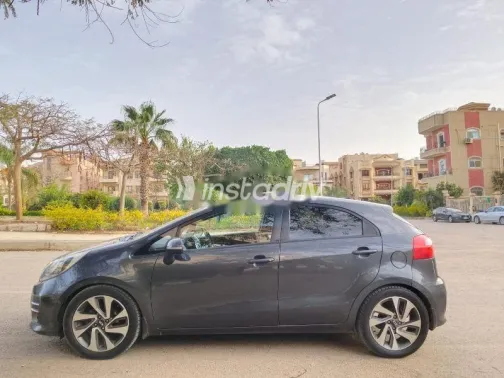 كيا ريو 2015 أزرق غامق مستعملة للبيع - 3