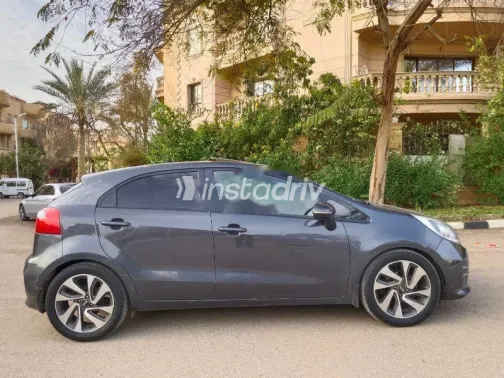 كيا ريو 2015 أزرق غامق مستعملة للبيع - 4