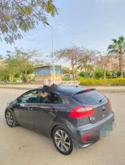 كيا ريو 2015 أزرق غامق مستعملة للبيع - 5