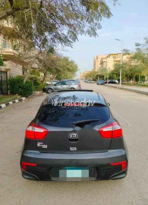 كيا ريو 2015 أزرق غامق مستعملة للبيع - 6