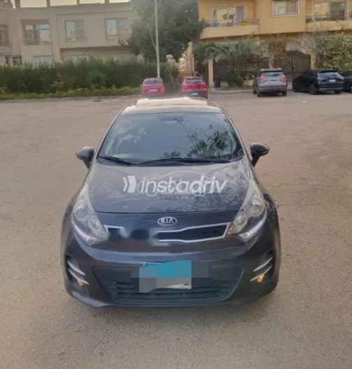 كيا ريو 2015 أزرق غامق مستعملة للبيع - 7