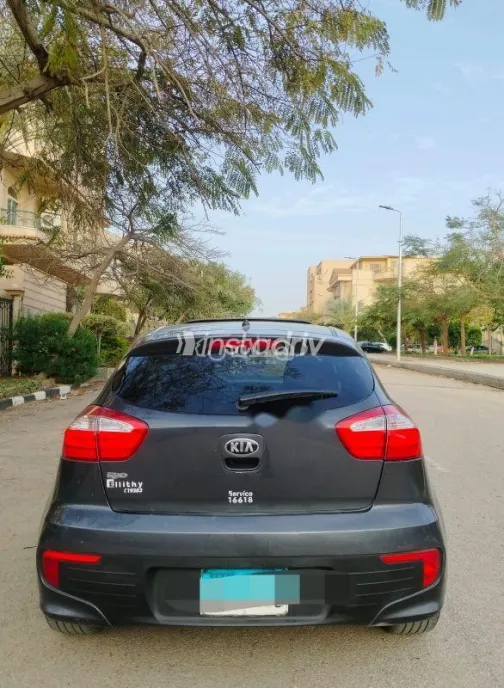 كيا ريو 2015 أزرق غامق مستعملة للبيع - 8