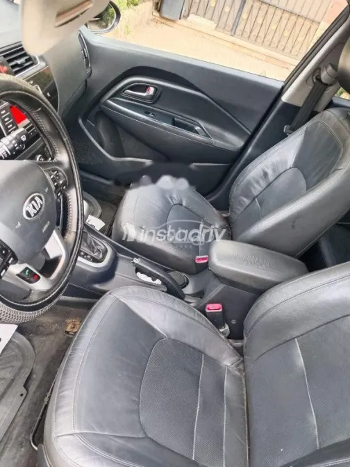 كيا ريو 2015 أزرق غامق مستعملة للبيع - 10