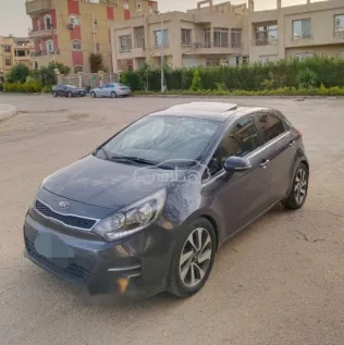 كيا ريو 2015 أزرق غامق مستعملة للبيع