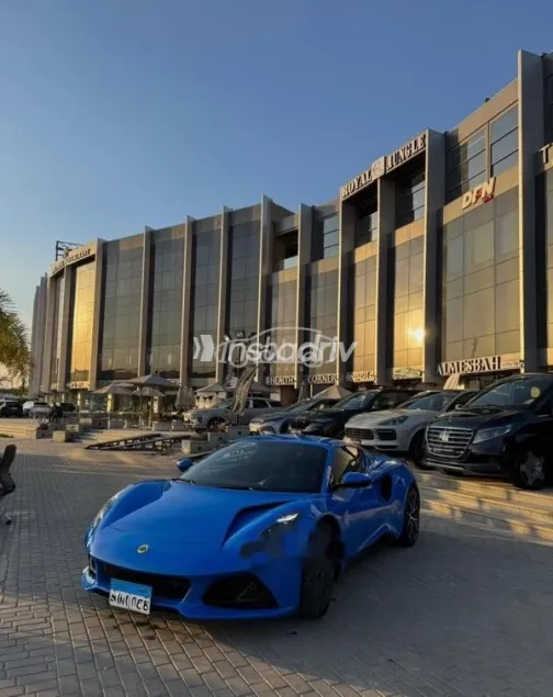 لوتس اميرا 2024 أزرق غامق مستعملة للبيع - 4