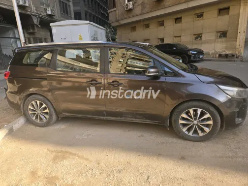 Kia Carnival 2017 White Used for Sale - 1