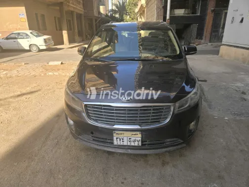 Kia Carnival 2017 White Used for Sale - 4