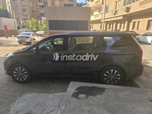 Kia Carnival 2017 White Used for Sale - 6