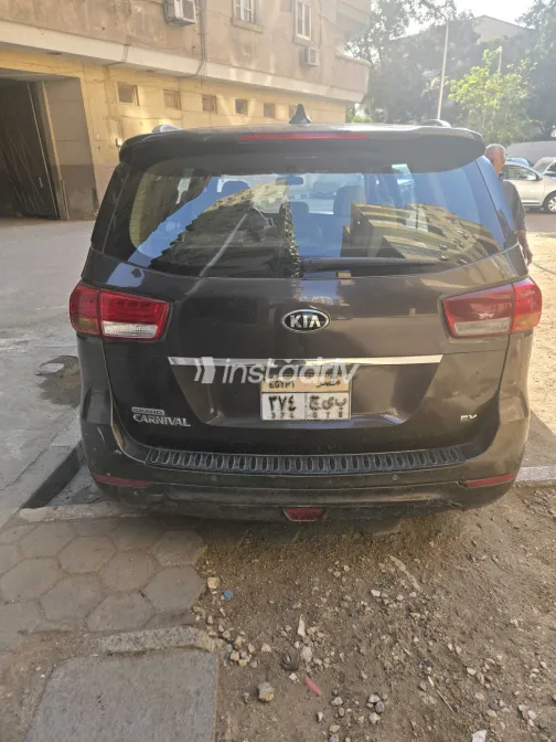 Kia Carnival 2017 White Used for Sale - 7