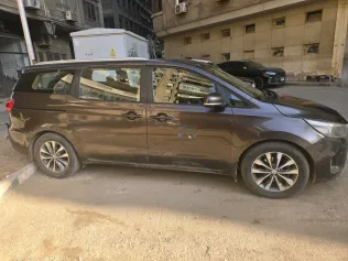 Kia Carnival 2017 White Used for Sale