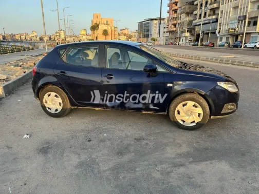 سيات ابيزا 2012 أزرق غامق مستعملة للبيع - 3