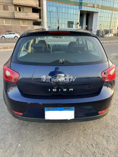 سيات ابيزا 2012 أزرق غامق مستعملة للبيع - 4