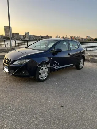 سيات ابيزا 2012 أزرق غامق مستعملة للبيع